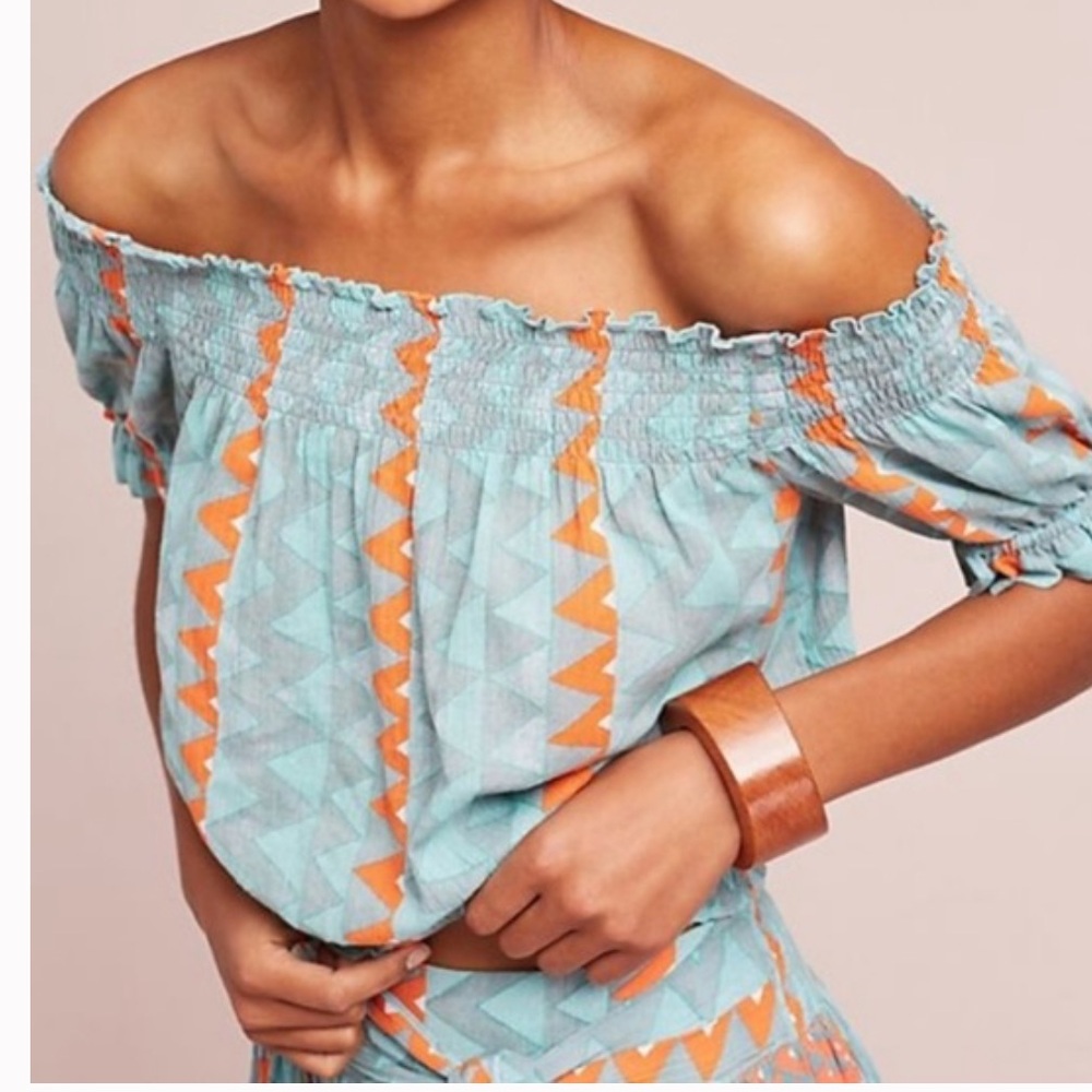 ☘️Anthropologie feather & bone Demetria off the shoulder top, size small